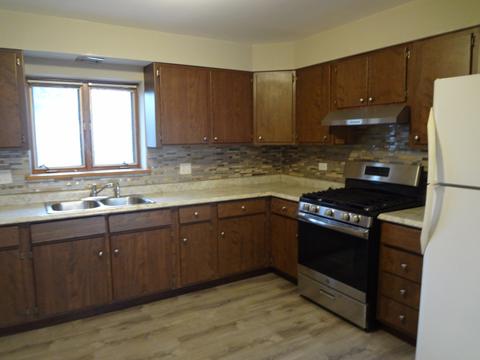 550 Howard Ave, East Dundee, IL 60118 photo 2