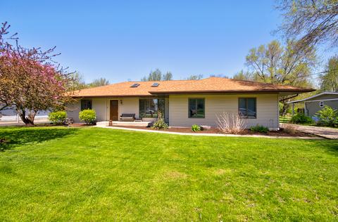 668 W 3rd St, Braidwood, IL 60408 photo 1