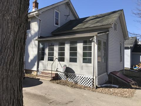 462 Jackson St, Aurora, IL 60505 photo 2