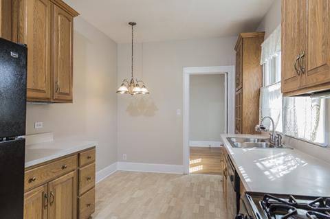 320 N Worth Ave, Elgin, IL 60123 photo 4