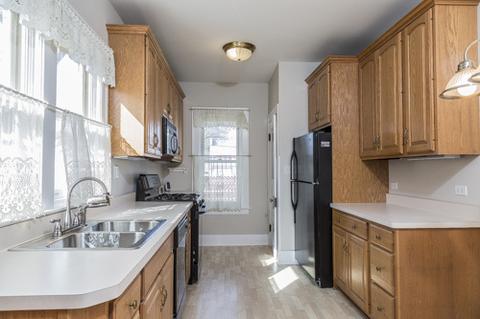 320 N Worth Ave, Elgin, IL 60123 photo 3