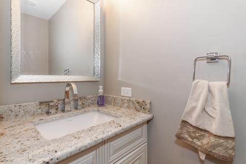 105 Chestnut Hills Cir, Burr Ridge, IL 60527 photo 23