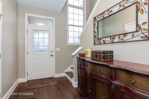 105 Chestnut Hills Cir, Burr Ridge, IL 60527 photo 2