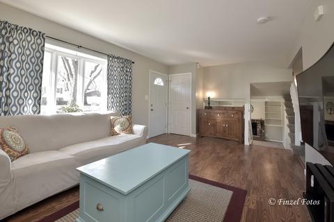 5302 Abbey Dr, Mchenry, IL 60050 photo 2