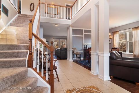 310 Monument Rd, Elgin, IL 60124 photo 2