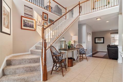 310 Monument Rd, Elgin, IL 60124 photo 4