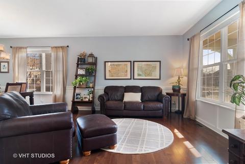 310 Monument Rd, Elgin, IL 60124 photo 5