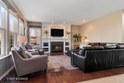 310 Monument Rd, Elgin, IL 60124 photo 12