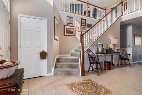 310 Monument Rd, Elgin, IL 60124 photo 3