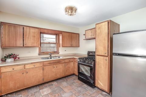 8237 Latrobe Ave, Burbank, IL 60459 photo 10
