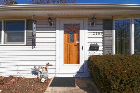 2204 Sigwalt St, Rolling Meadows, IL 60008 photo 3