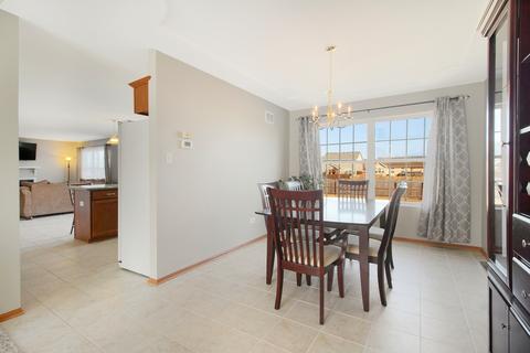 629 Maplewood Dr, Minooka, IL 60447 photo 5