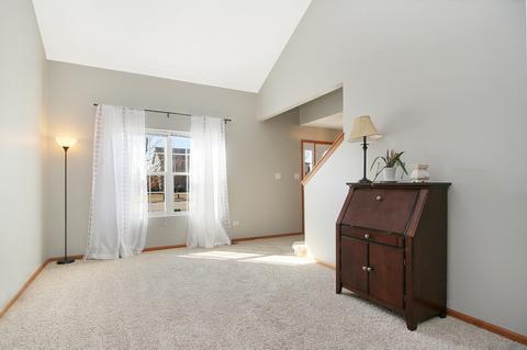 629 Maplewood Dr, Minooka, IL 60447 photo 2