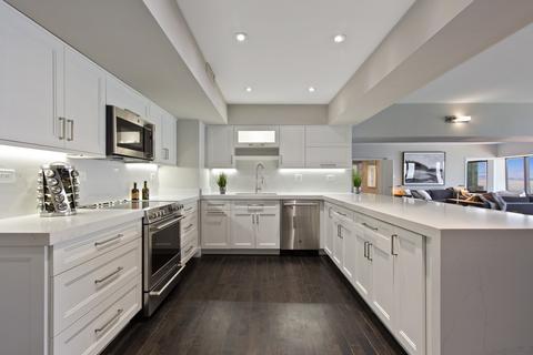 175 E Delaware Pl #6402, Chicago, IL 60611 photo 10