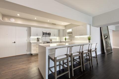 175 E Delaware Pl #6402, Chicago, IL 60611 photo 9