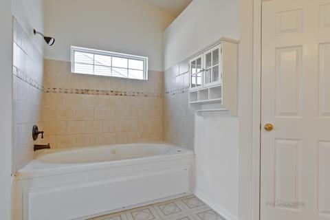 1237 Edgewater Ln, Antioch, IL 60002 photo 13