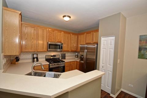 254 Snug Harbor Dr, Willowbrook, IL 60527 photo 2