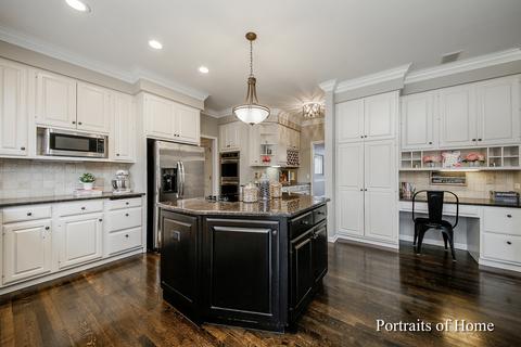 2071 Stonebridge Ct, Wheaton, IL 60189 photo 9