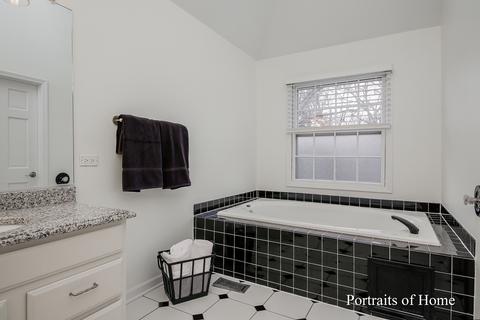 2071 Stonebridge Ct, Wheaton, IL 60189 photo 17