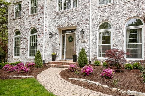 2071 Stonebridge Ct, Wheaton, IL 60189 photo 2