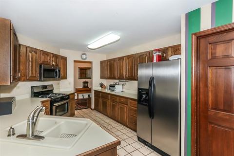 581 Yellowstone Dr, Elgin, IL 60123 photo 8