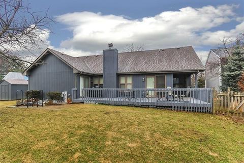 581 Yellowstone Dr, Elgin, IL 60123 photo 2