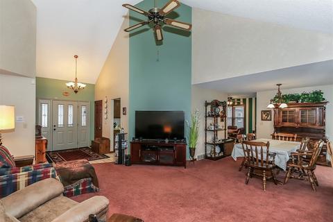 581 Yellowstone Dr, Elgin, IL 60123 photo 4