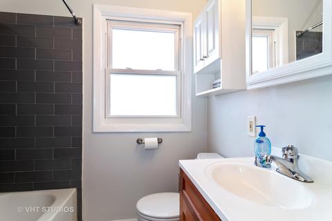 1007 S Gables Blvd, Wheaton, IL 60189 photo 8