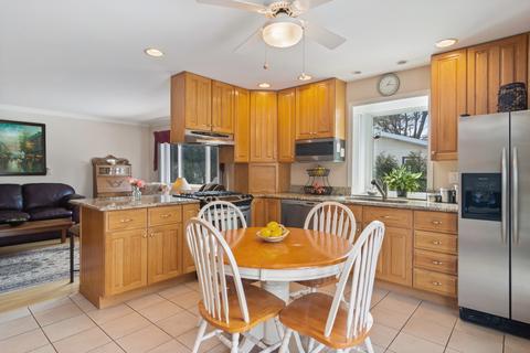 1820 E Sitka Ln, Mount Prospect, IL 60056 photo 8