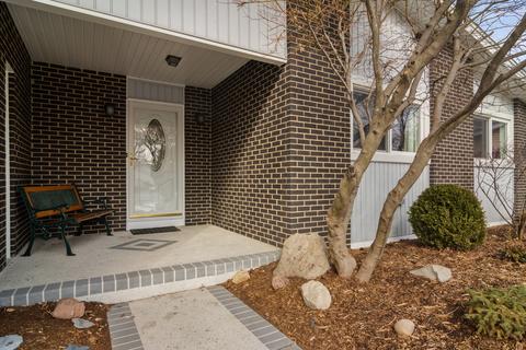 1820 E Sitka Ln, Mount Prospect, IL 60056 photo 2