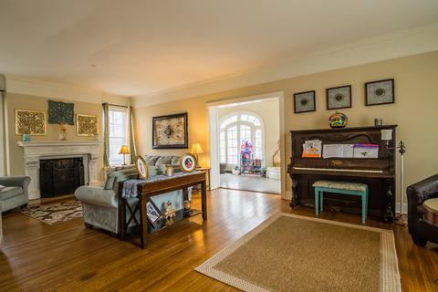 1015 Douglas Ave, Elgin, IL 60120 photo 5