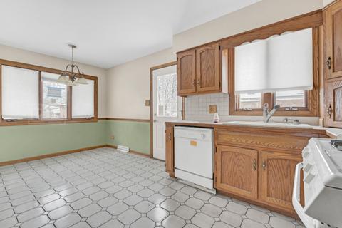 15134 Avers Ave, Midlothian, IL 60445 photo 5