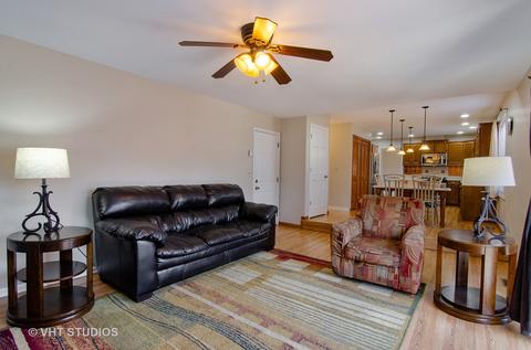 600 Canyon Ln, Elgin, IL 60123 photo 8