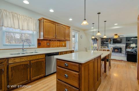 600 Canyon Ln, Elgin, IL 60123 photo 5