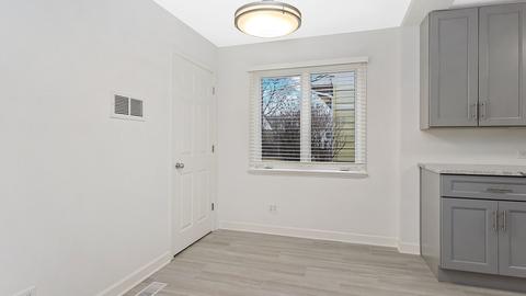 249 E Walnut Ave, Des Plaines, IL 60016 photo 6
