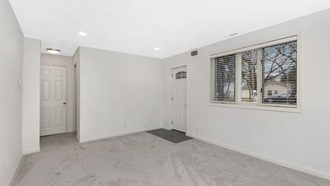 249 E Walnut Ave, Des Plaines, IL 60016 photo 10