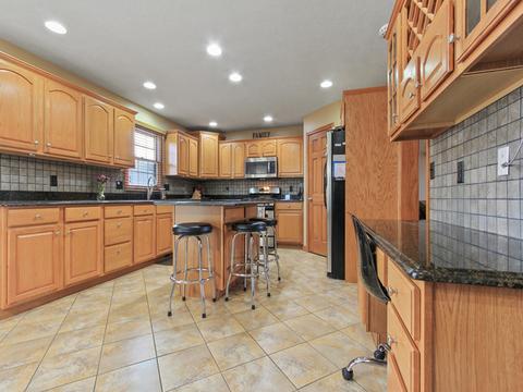 2909 Grey Hawk Dr, Normal, IL 61761 photo 2