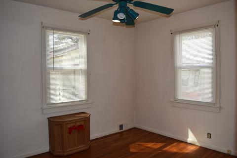 907 E Locust St, Bloomington, IL 61701 photo 9