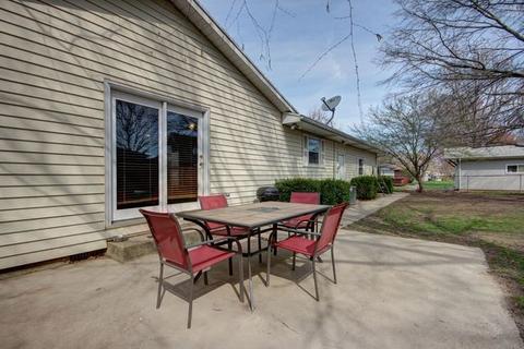 412 S White St, Sidney, IL 61877 photo 10