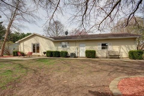 412 S White St, Sidney, IL 61877 photo 6