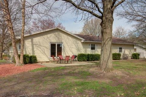 412 S White St, Sidney, IL 61877 photo 8