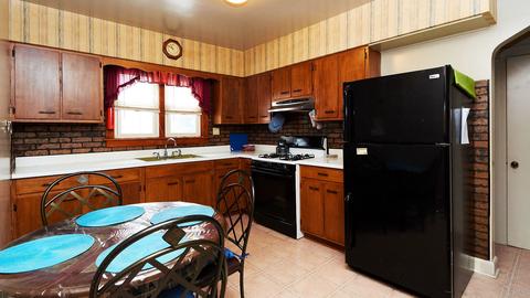 6430 Sinclair Ave, Berwyn, IL 60402 photo 2