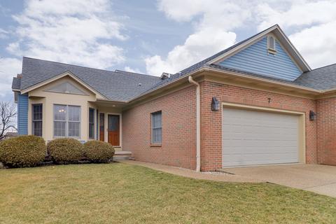 7 Spruce Ct, Bloomington, IL 61704 photo 2