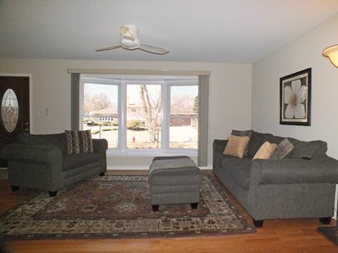 731 Manor Ct, Des Plaines, IL 60016 photo 3