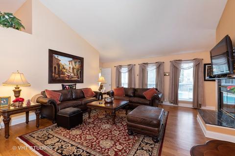 256 Brittany Trl, Elgin, IL 60120 photo 2