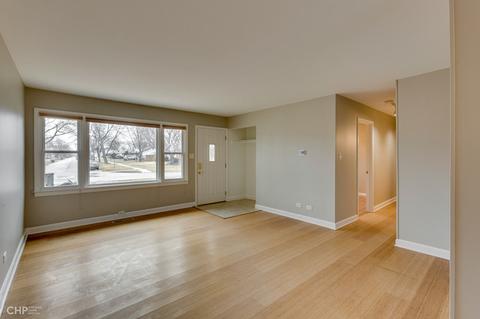 580 Milton Ln, Hoffman Estates, IL 60169 photo 4