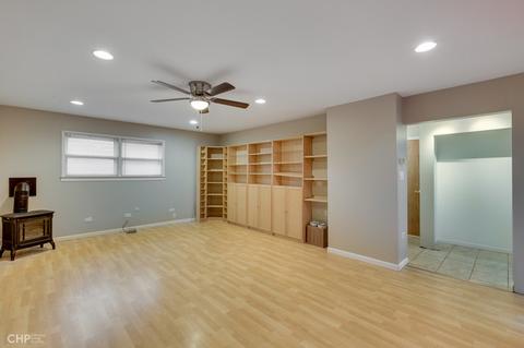 580 Milton Ln, Hoffman Estates, IL 60169 photo 11