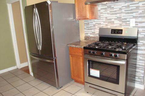 245 S State St, Elgin, IL 60123 photo 5