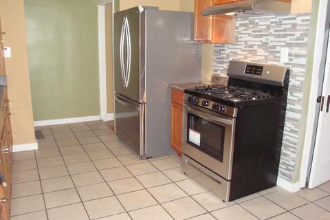 245 S State St, Elgin, IL 60123 photo 7
