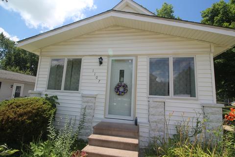 1107 Barker St, Bloomington, IL 61701 photo 2